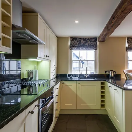 1 Bed In Village Llh18