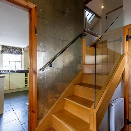 1 Bed In Village Llh18 *