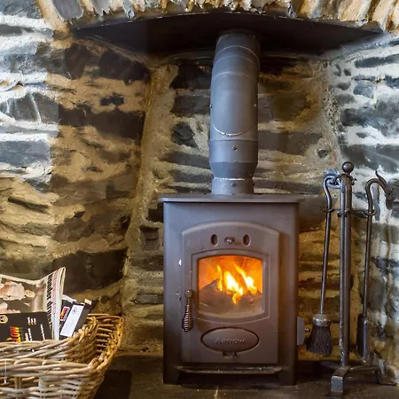 1 Bed In Village Llh18