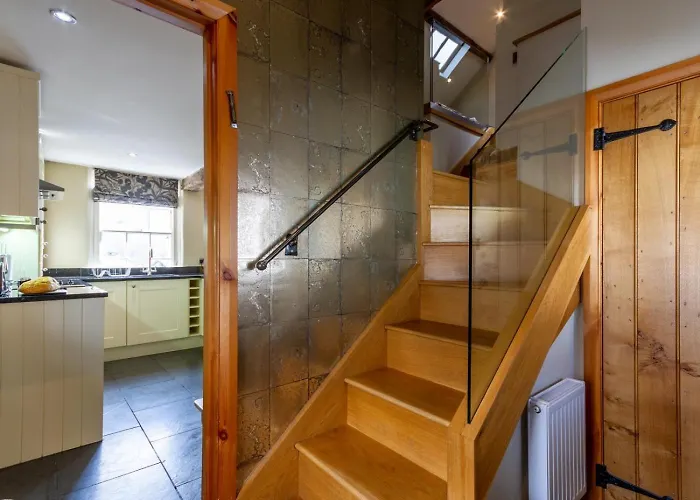 1 Bed In Village Llh18 *