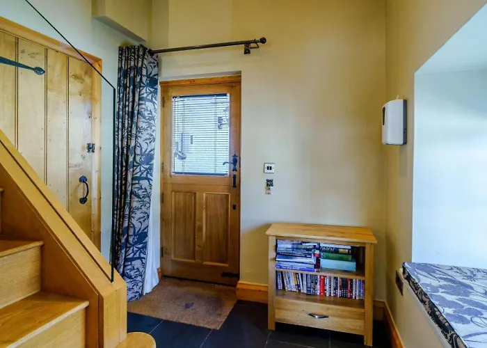 1 Bed In Village Llh18